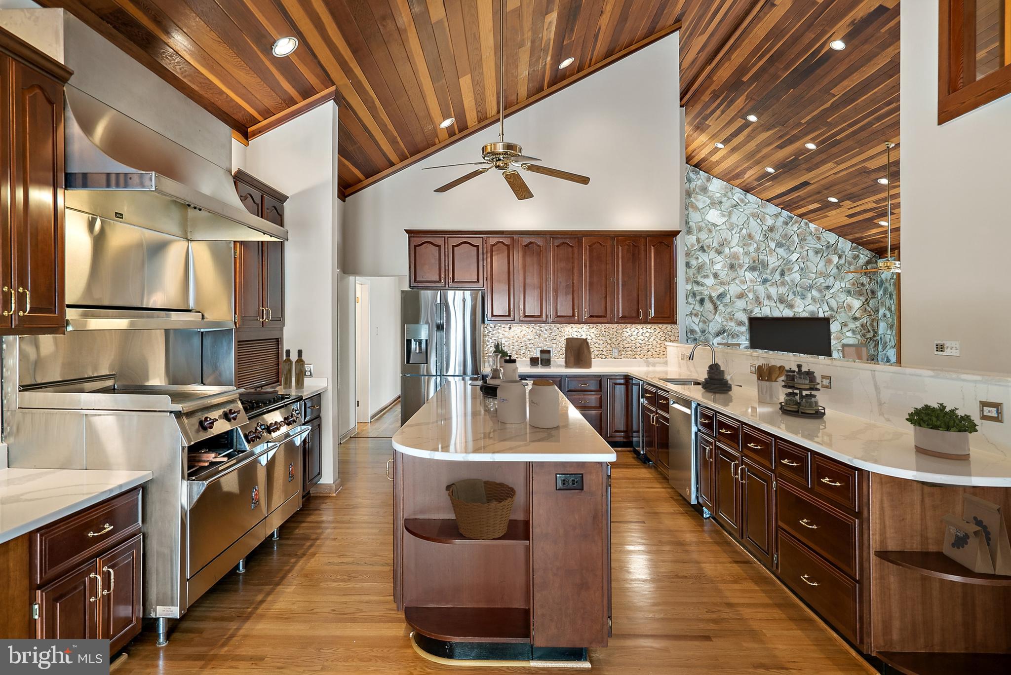 638 Seneca Road Great Falls, VA 22066 - Photo 15 of 83 Gallery Image 15