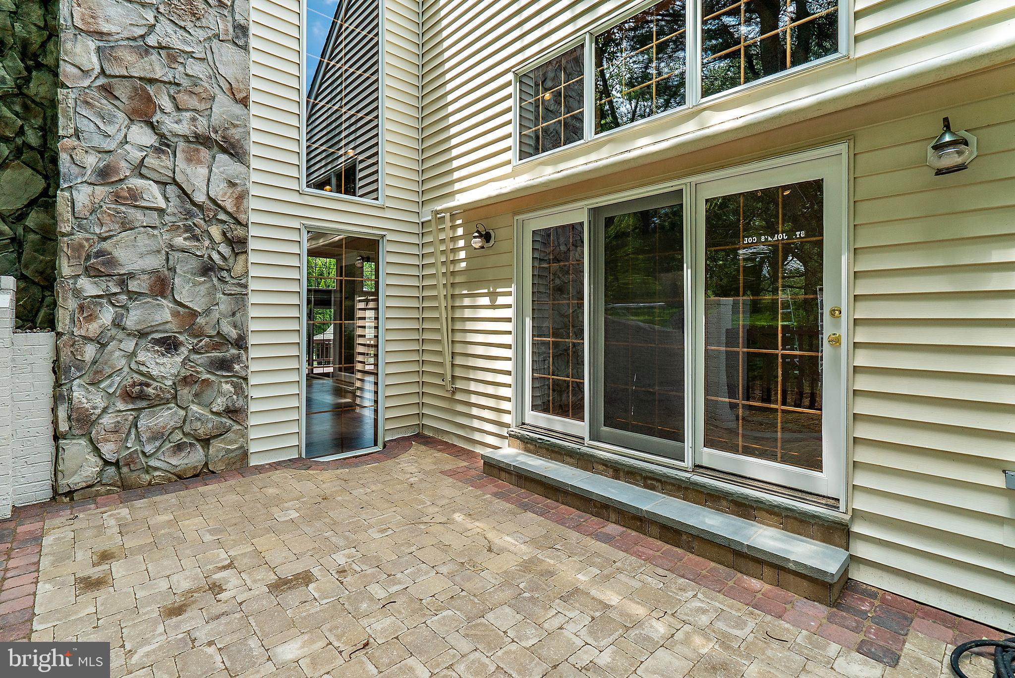 638 Seneca Road Great Falls, VA 22066 - Photo 5 of 83 Newly renovated Side Patio