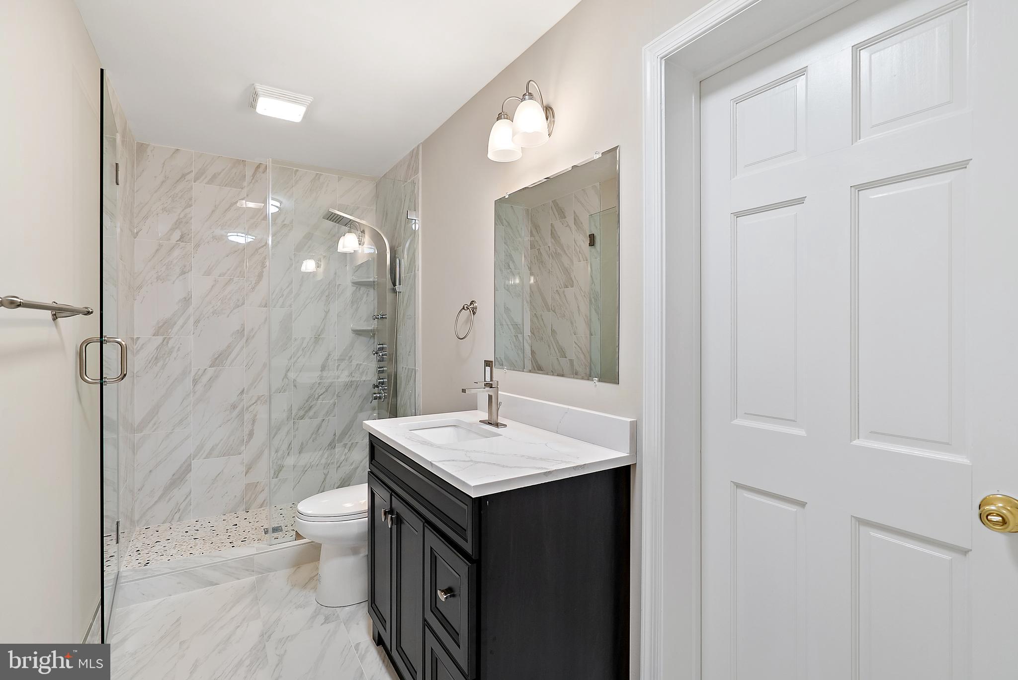 638 Seneca Road Great Falls, VA 22066 - Photo 43 of 83 Second full bathroom on the main level