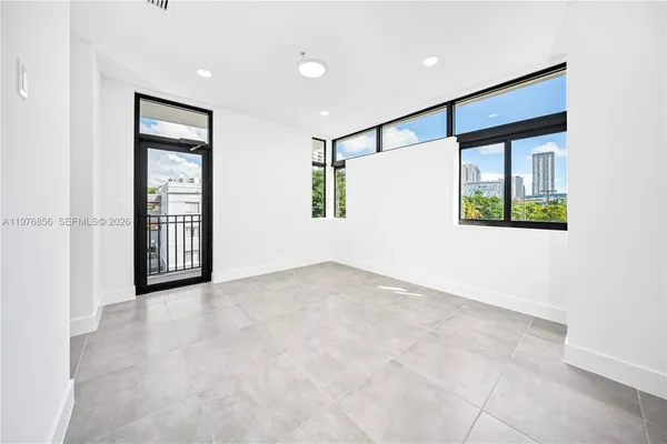 $4,000 | 526 Southwest 2nd Street, Miami, FL 33130