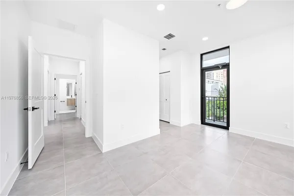 $4,000 | 526 Southwest 2nd Street, Miami, FL 33130