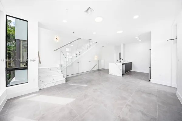 $4,000 | 526 Southwest 2nd Street, Miami, FL 33130
