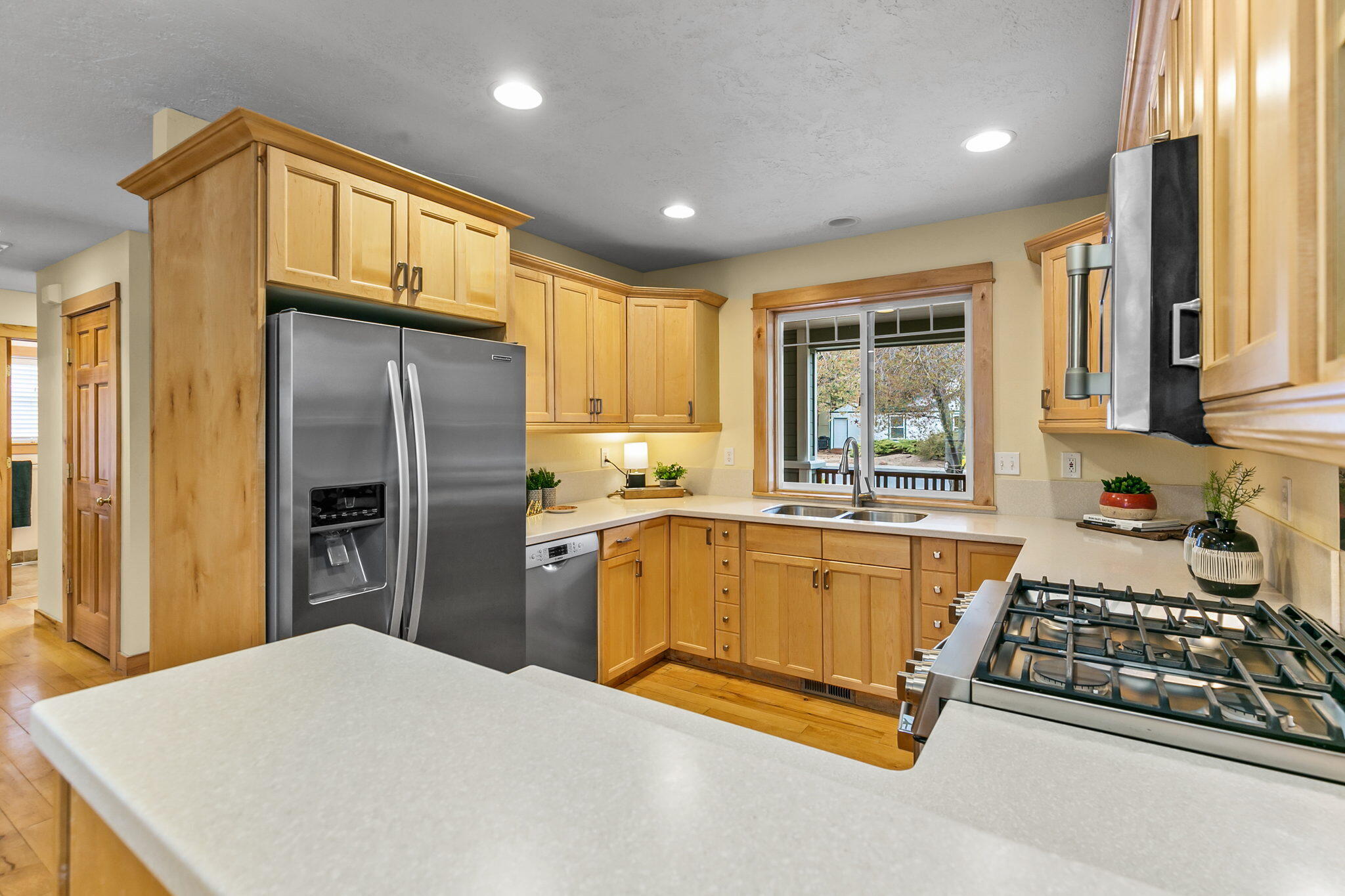 1769 Southwest Forest Ridge Avenue Bend, OR 97702 - Photo 6 of 30 Kitchen