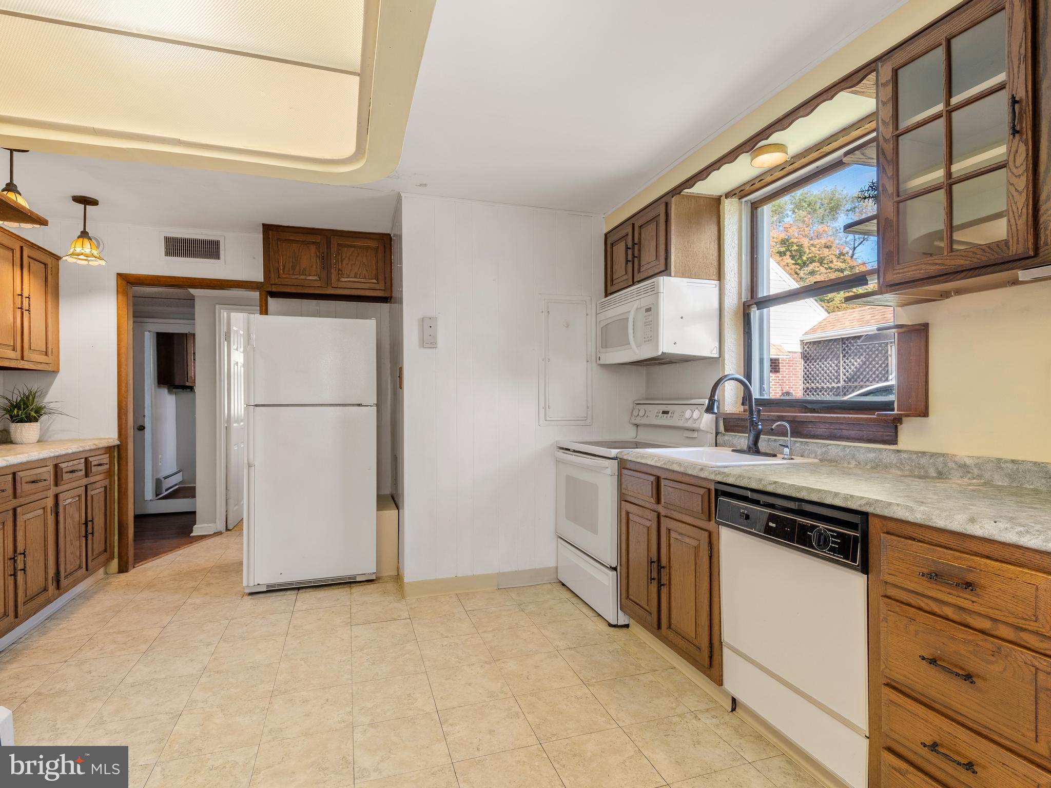 9818 Woodfern Road Philadelphia, PA 19115 - Photo 10 of 37 Gallery Image 10