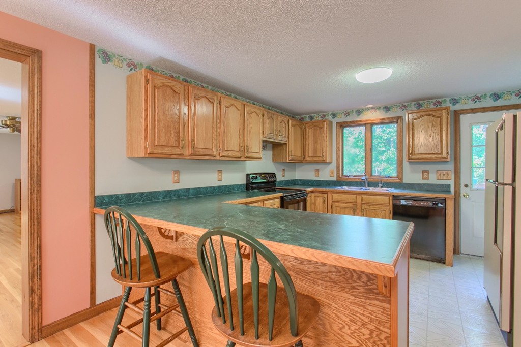 101 Forrest Road Westford, MA 01886 - Photo 13 of 30 Gallery Image 13