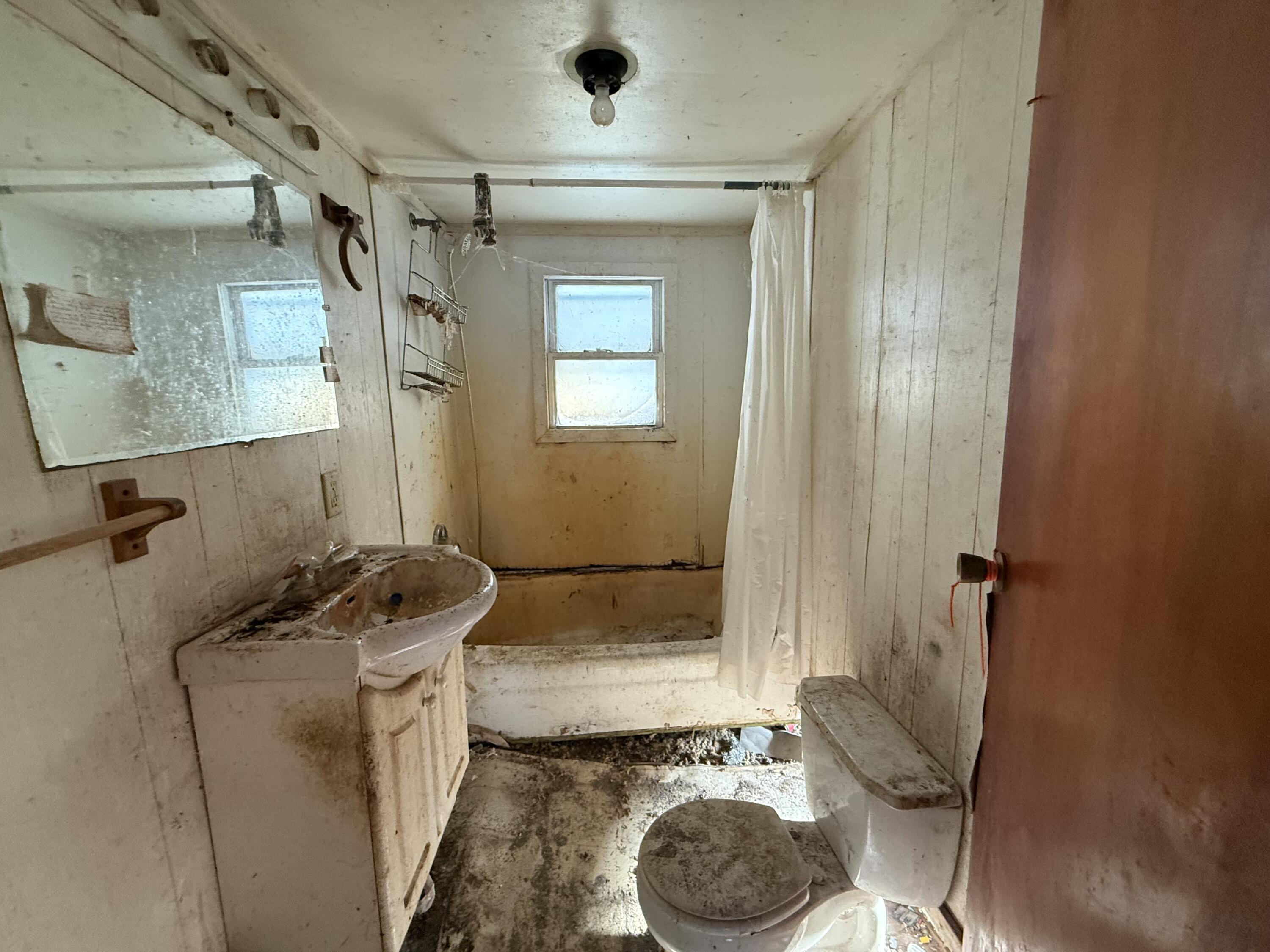 2051 Battle Creek Road Charlotte, MI 48813 - Photo 20 of 20 IMG_6160