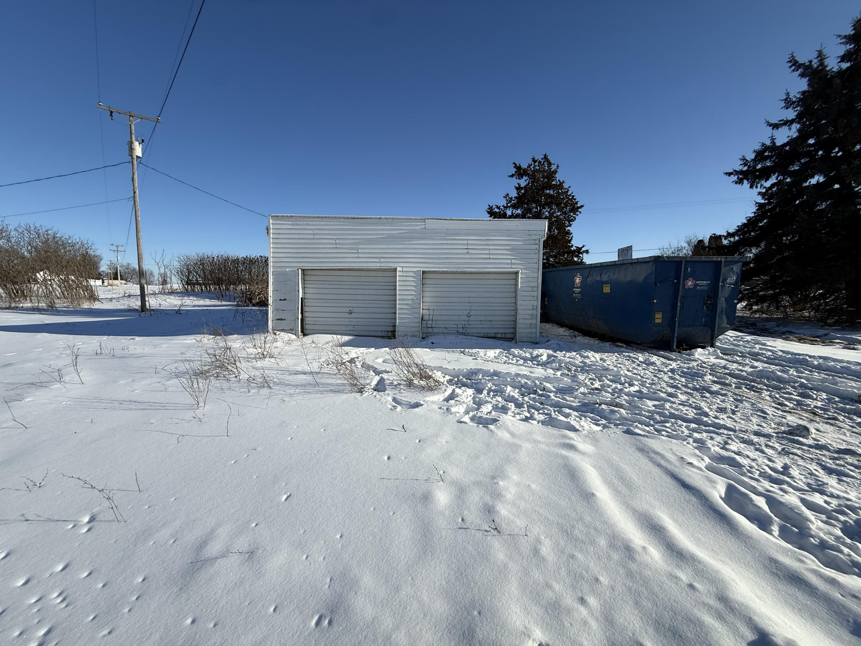 2051 Battle Creek Road Charlotte, MI 48813 - Photo 2 of 20 IMG_6173