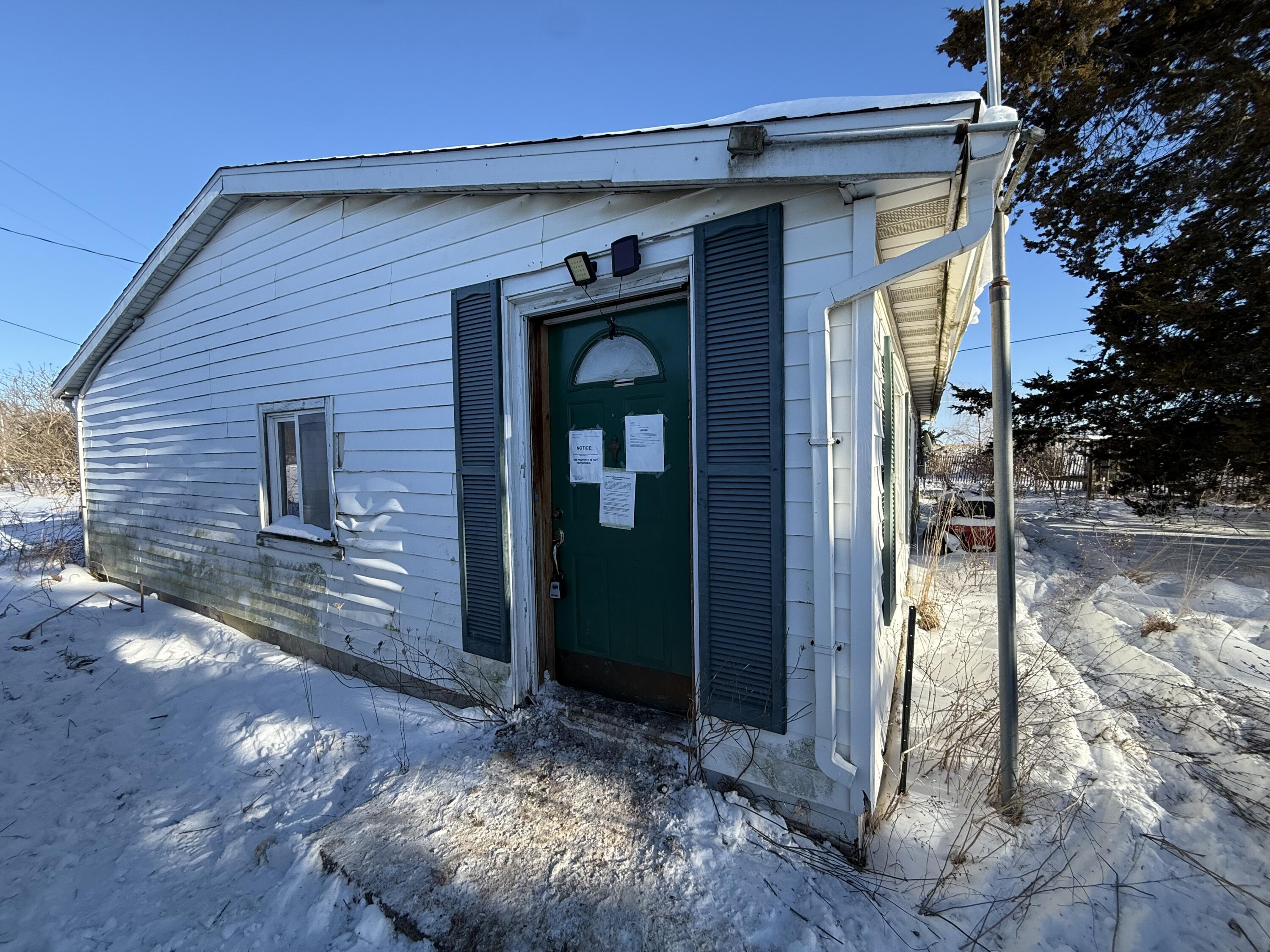 2051 Battle Creek Road Charlotte, MI 48813 - Photo 3 of 20 IMG_6174