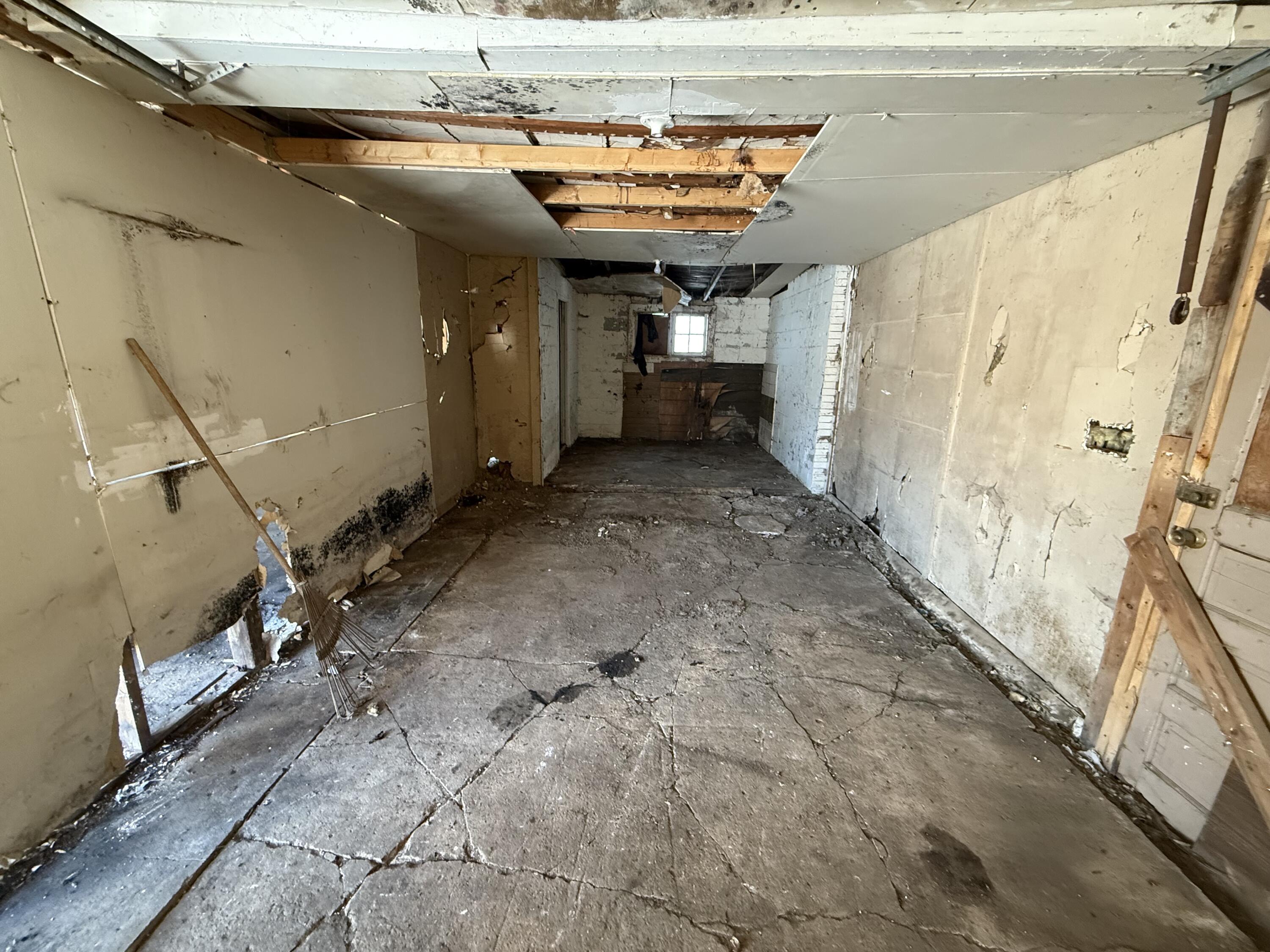 2051 Battle Creek Road Charlotte, MI 48813 - Photo 5 of 20 IMG_6183