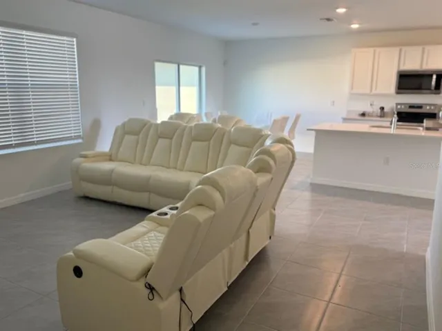 $2,850 | 3440 Ivy Holw Drive, Plant City, FL 33565