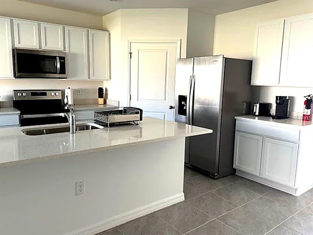 $2,850 | 3440 Ivy Holw Drive, Plant City, FL 33565