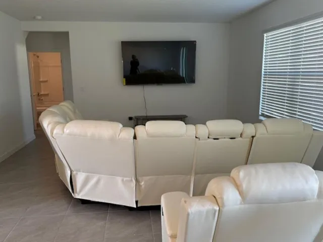 $2,850 | 3440 Ivy Holw Drive, Plant City, FL 33565