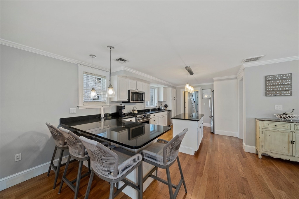 17 Glendale Road Quincy, MA 02169 - Photo 7 of 42 Gallery Image 7