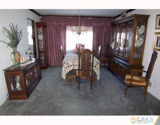 33 Prospect Lane Colonia, NJ 07067 - Photo 3 of 10