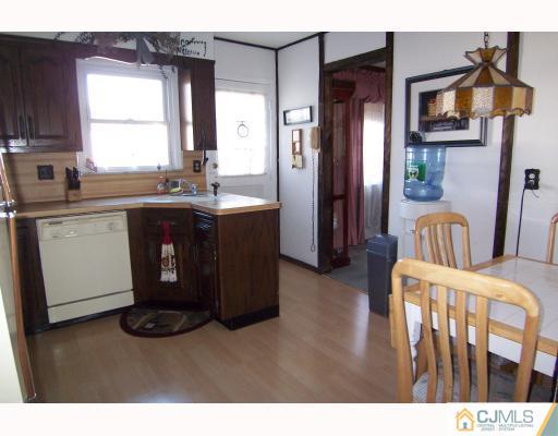 33 Prospect Lane Colonia, NJ 07067 - Photo 4 of 10