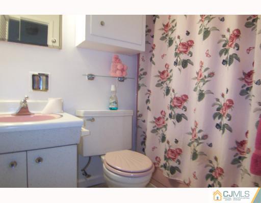 33 Prospect Lane Colonia, NJ 07067 - Photo 8 of 10