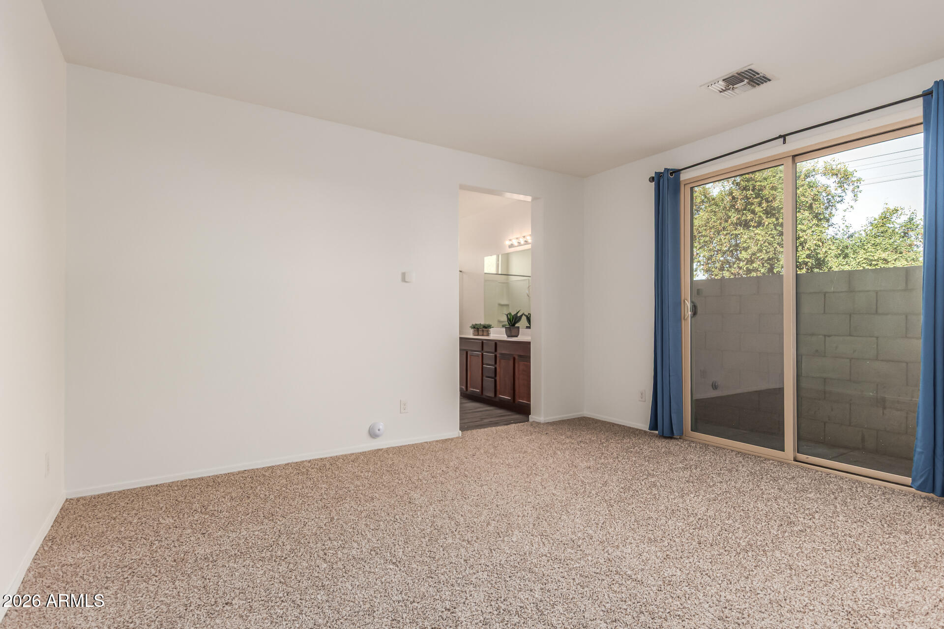 5446 Fulton Street Phoenix, AZ 85043 - Photo 18 of 42 a big room with closet and windows