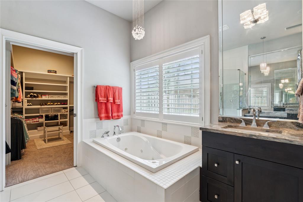 155 Southwest 118th Terrace Gainesville, FL 32607 - Photo 37 of 50 Spa Tub
