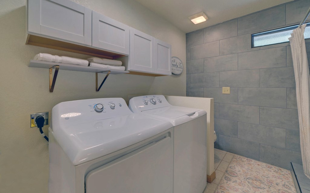 445 Tranquil Cove Road Murphy, NC 28906 - Photo 31 of 77 a utility room with dryer and washer