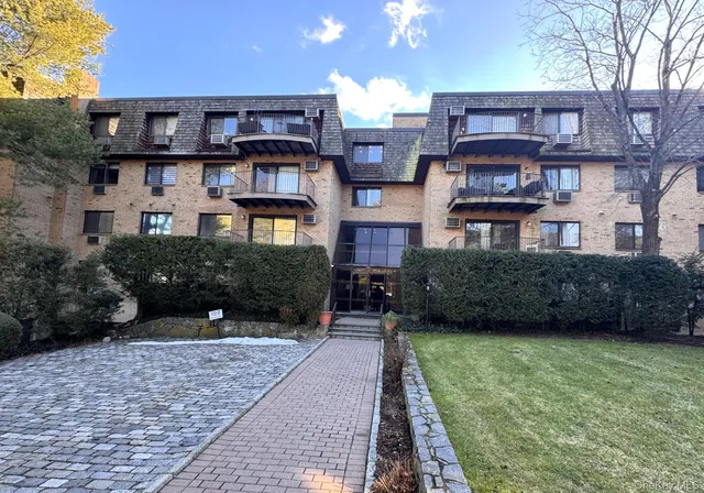 $4,400 | 500 Central Park Avenue, Unit 116, Scarsdale, NY 10583
