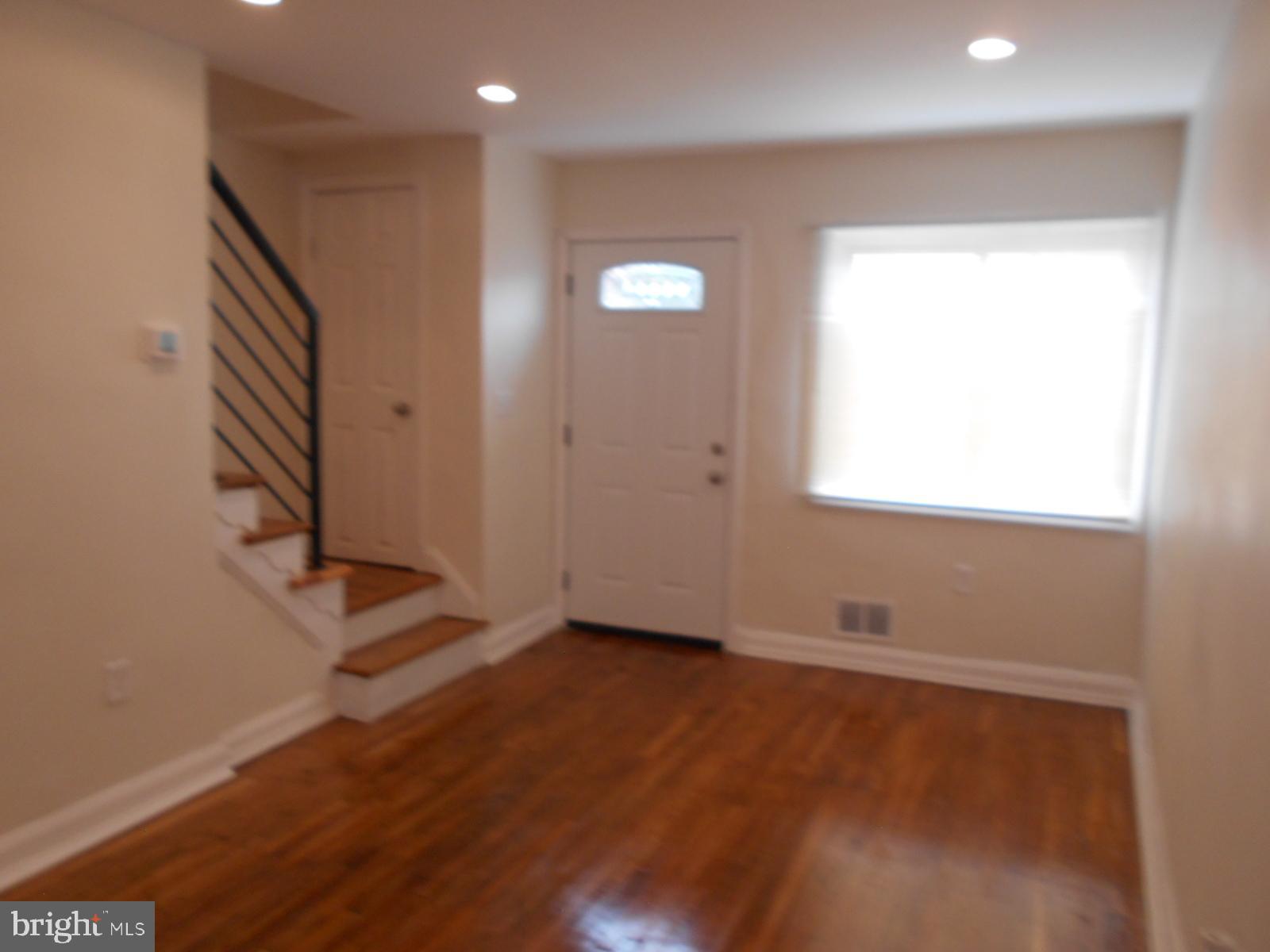 4129 Crest Heights Road Baltimore, MD 21215 - Photo 2 of 20 Living room