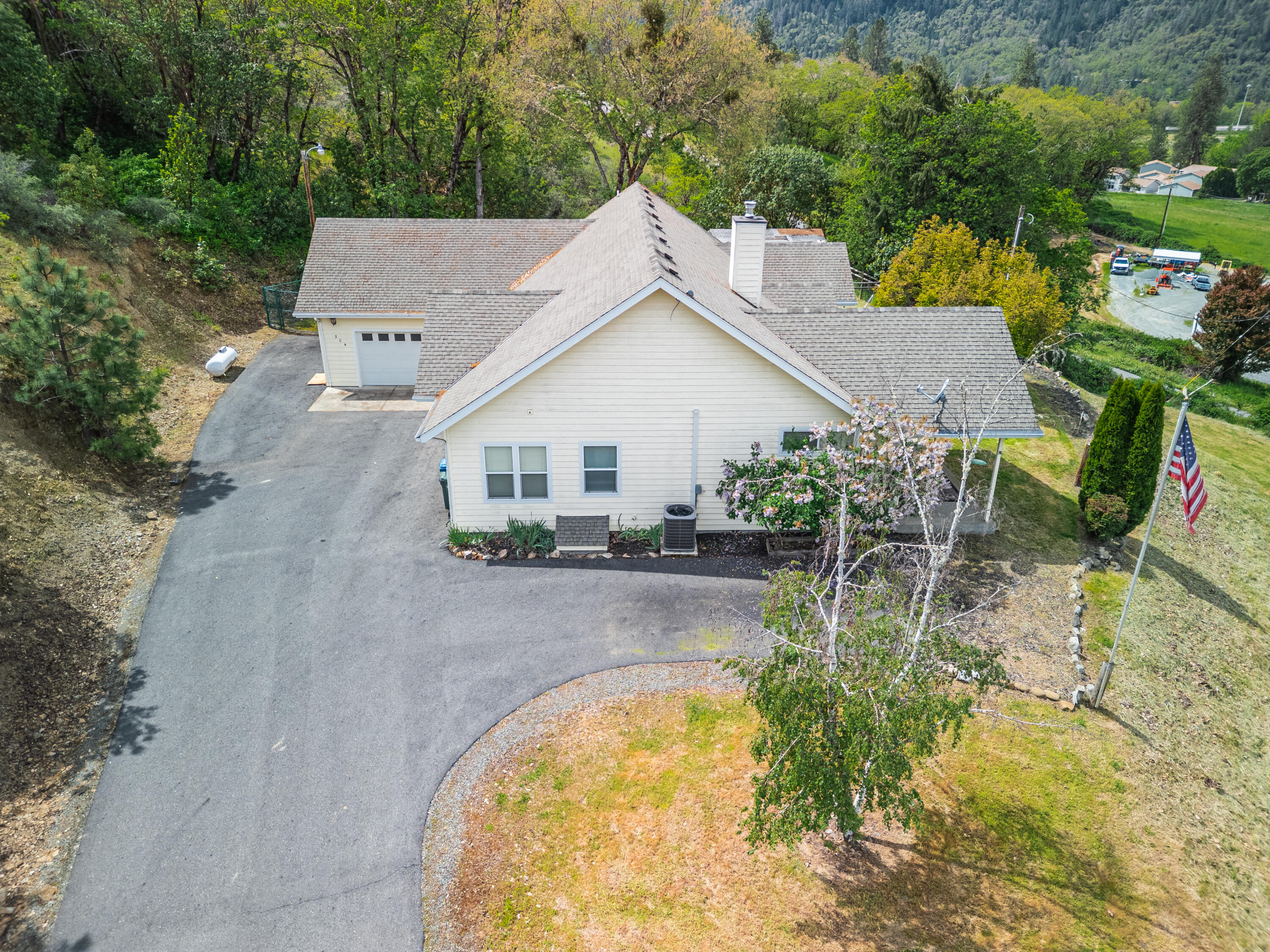 304 Wards Creek Road Rogue River, OR 97537 - Photo 7 of 43 Gallery Image 7