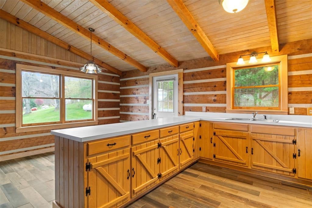 1500 Julia Simpkins Road Hiwassee, VA 24347 - Photo 8 of 29 Gallery Image 8