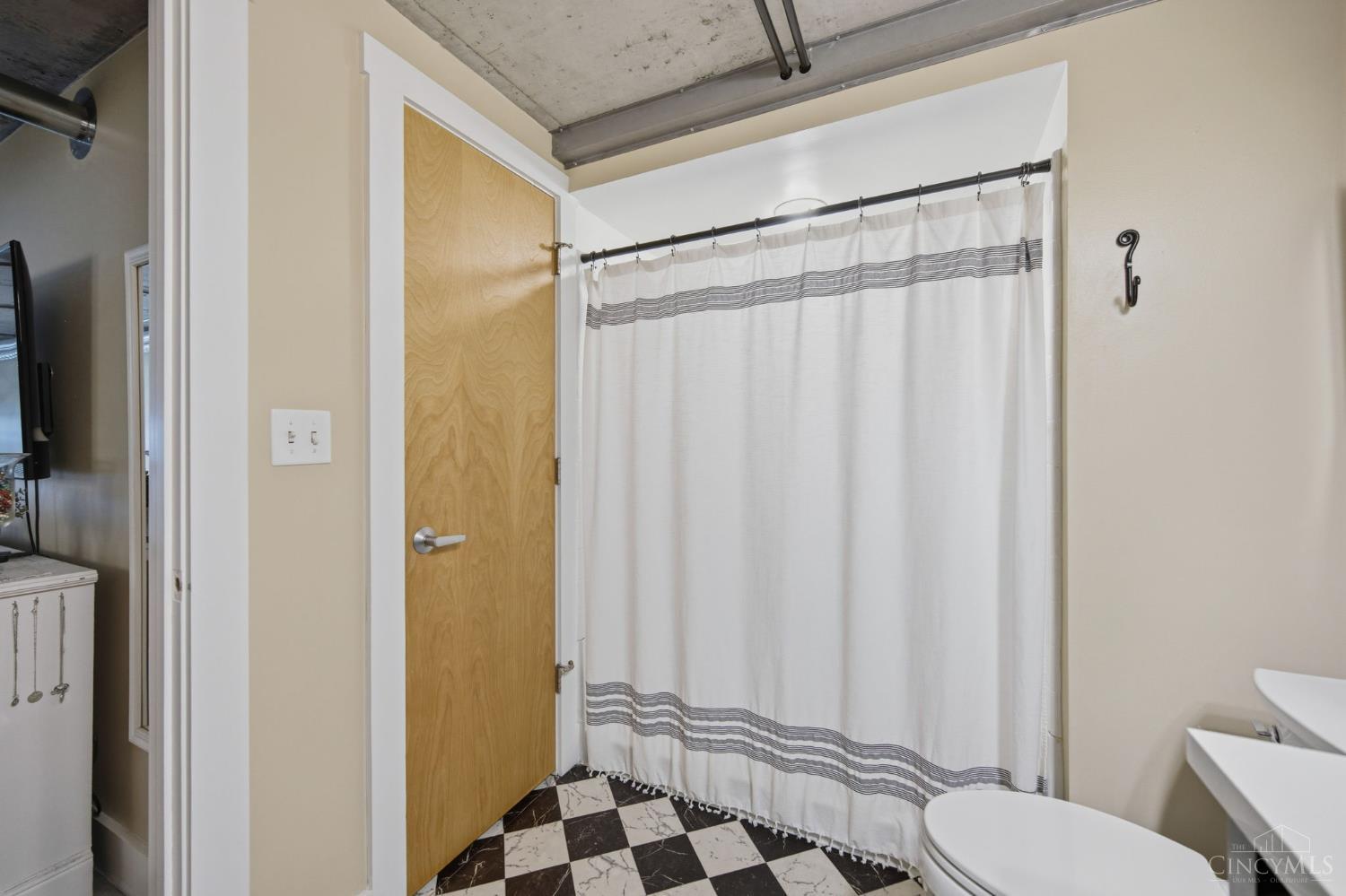 353 West 4th Street, Unit 602 Cincinnati, OH 45202 - Photo 30 of 44
