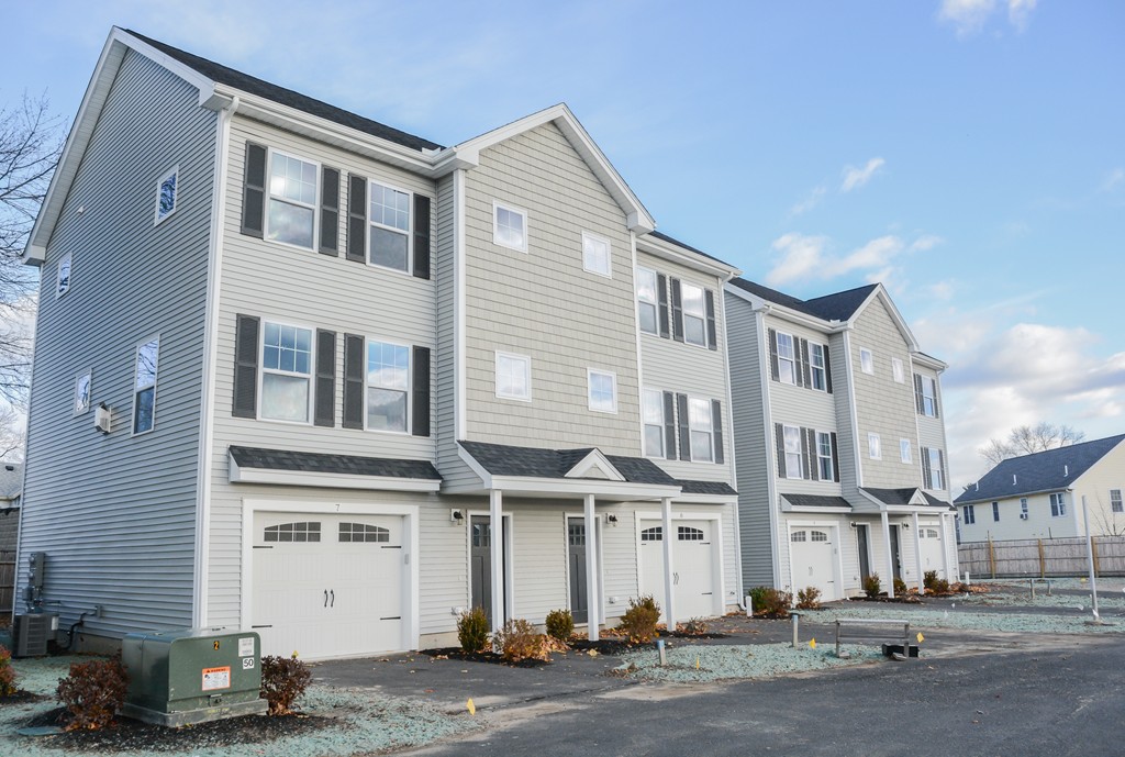 1400 Gorham Street, Unit 40 Lowell, MA 01852 - Photo 2 of 19 a front view of a building with street