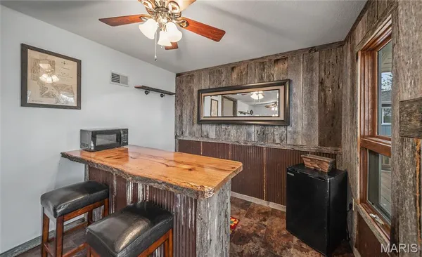 $490,000 | 1642 Lakeshore Drive, Cuba, MO 65453