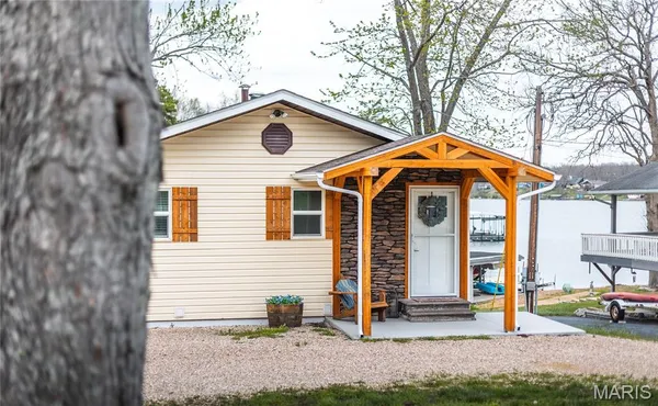 $490,000 | 1642 Lakeshore Drive, Cuba, MO 65453