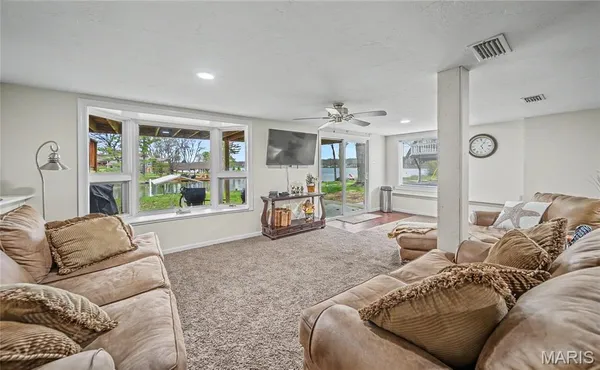 $490,000 | 1642 Lakeshore Drive, Cuba, MO 65453
