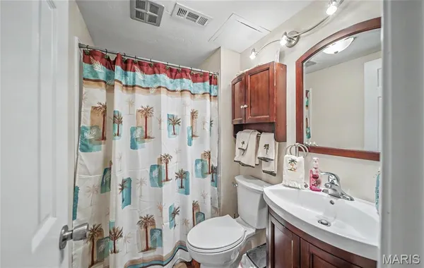 $490,000 | 1642 Lakeshore Drive, Cuba, MO 65453