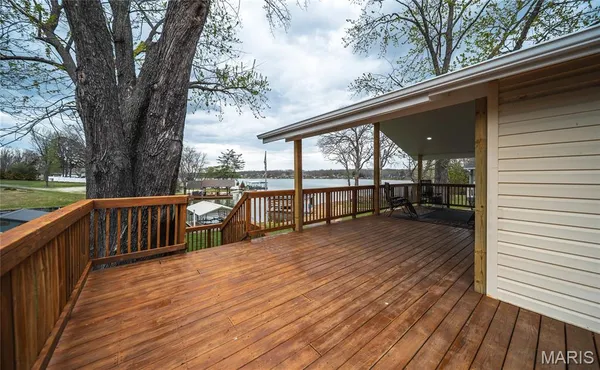 $490,000 | 1642 Lakeshore Drive, Cuba, MO 65453