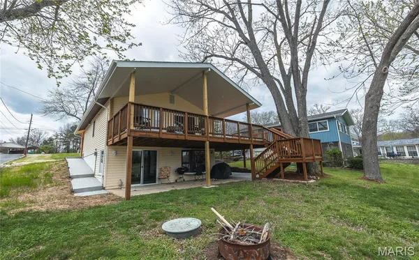 $490,000 | 1642 Lakeshore Drive, Cuba, MO 65453