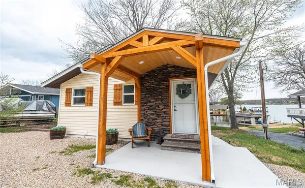 $490,000 | 1642 Lakeshore Drive, Cuba, MO 65453