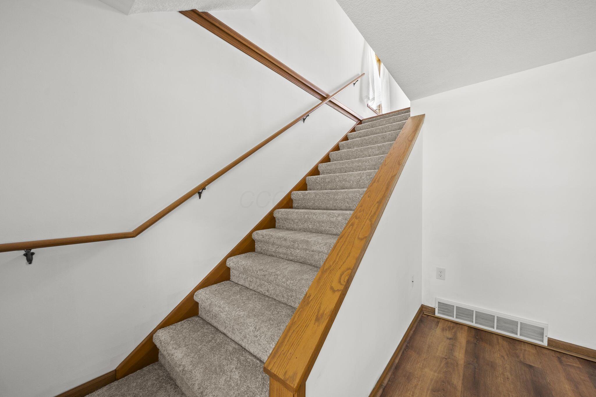 175 South 5th Street Newark, OH 43055 - Photo 25 of 50 Stairs