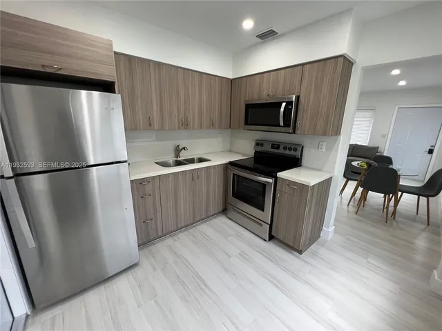 $2,400 | 1910 Thomas Street, Unit 12, Hollywood, FL 33020