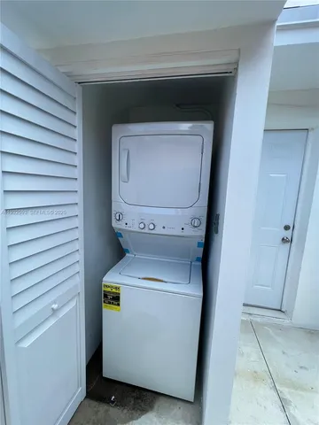 $2,400 | 1910 Thomas Street, Unit 12, Hollywood, FL 33020