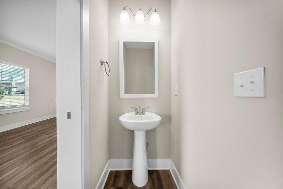 314 Date Palm Lane, Unit HORIZON Freeport, FL 32439 - Photo 8 of 25 a bathroom with a sink and a mirror