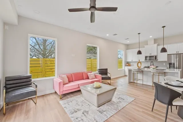 $2,400 | 835E Dorchester Street, Unit A, Houston, TX 77022