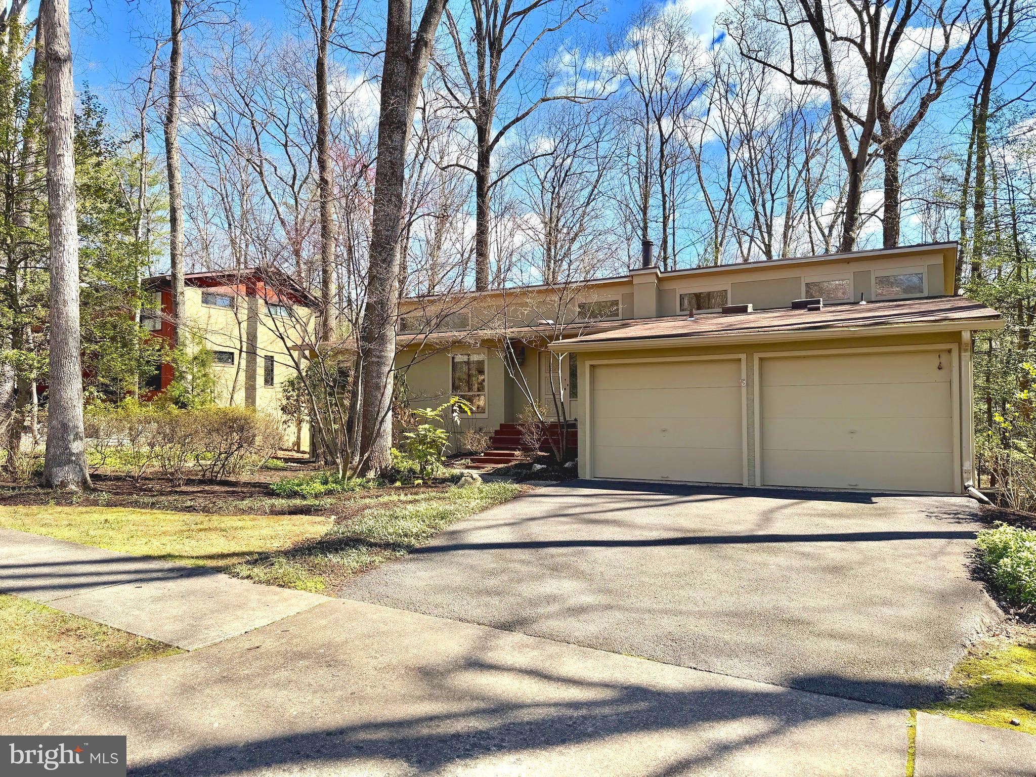 2105 Lirio Court Reston, VA 20191 - Photo 2 of 10