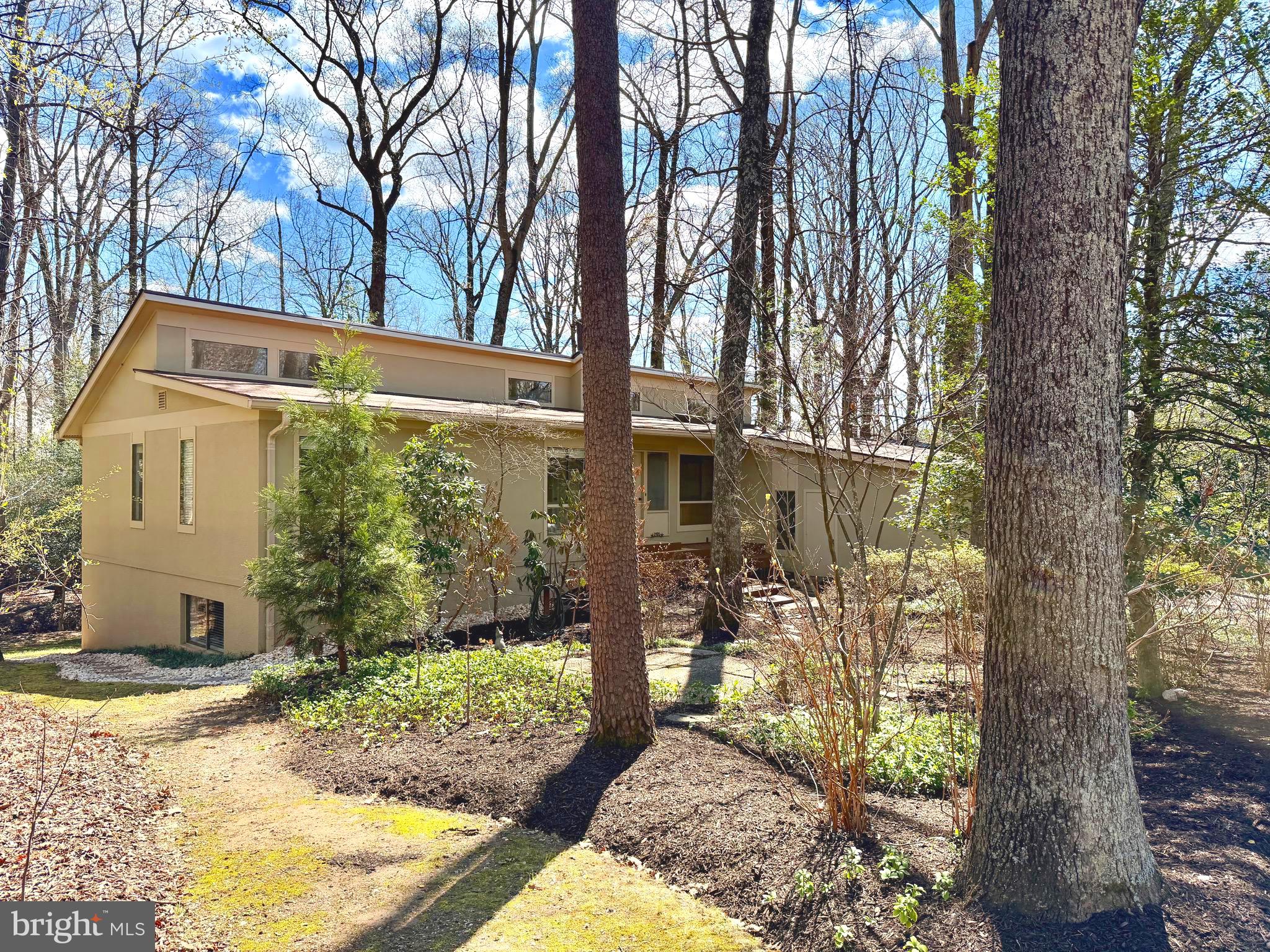 2105 Lirio Court Reston, VA 20191 - Photo 4 of 10