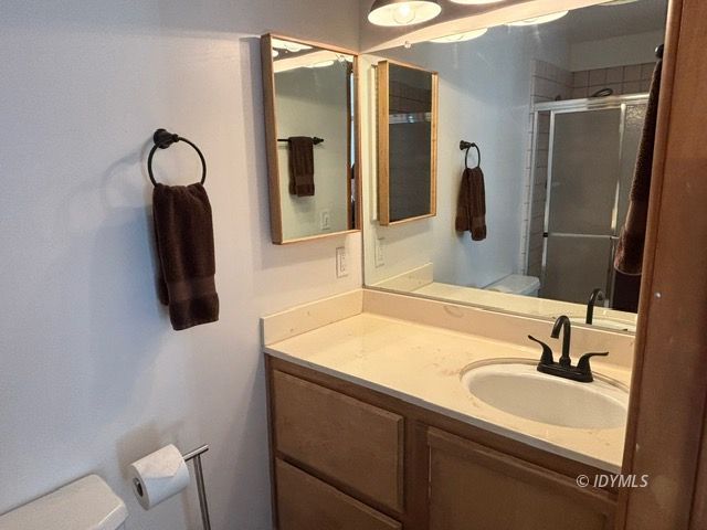 25405 Seneca Road Idyllwild, CA 92549 - Photo 26 of 27 a bathroom with a sink and mirror