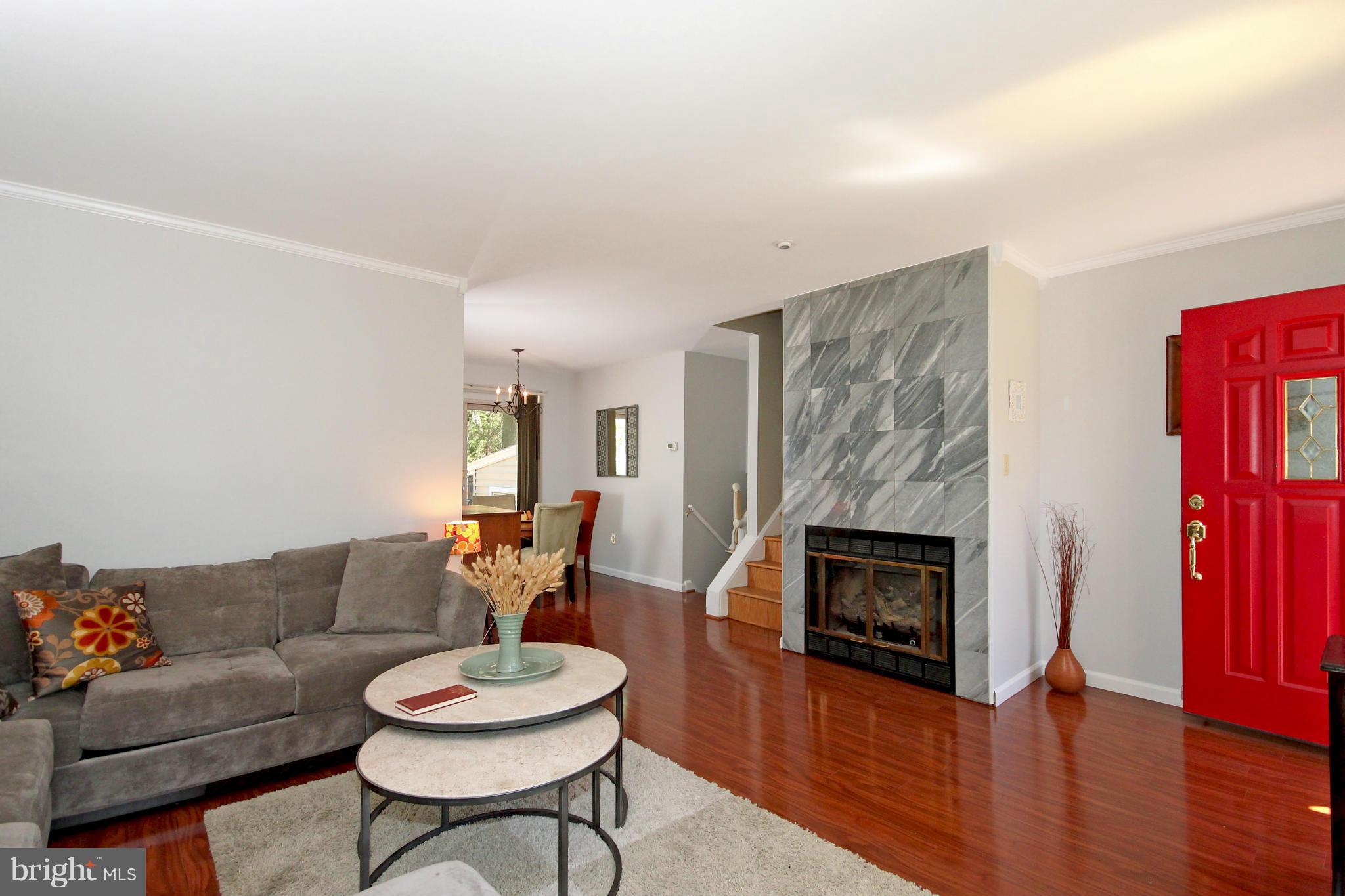 6427 Haystack Road Alexandria, VA 22310 - Photo 11 of 28 Living Room