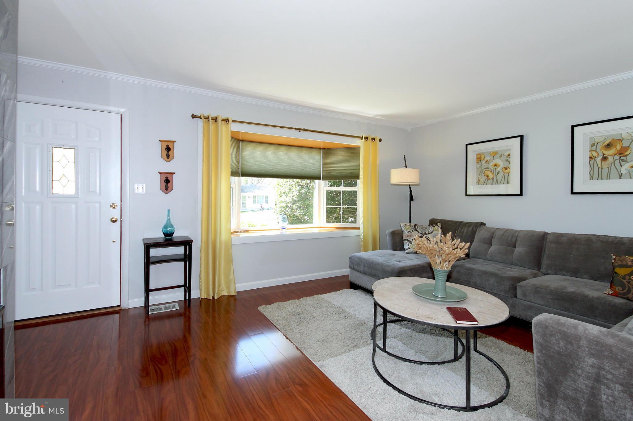 6427 Haystack Road Alexandria, VA 22310 - Photo 12 of 28 Living Room