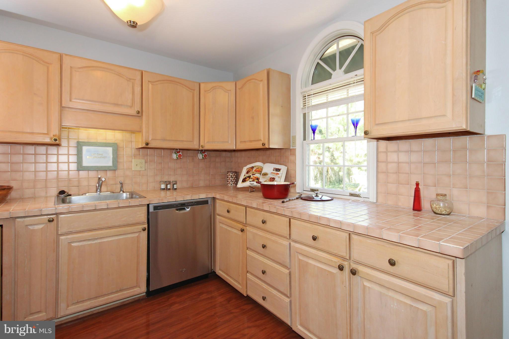 6427 Haystack Road Alexandria, VA 22310 - Photo 8 of 28 Kitchen