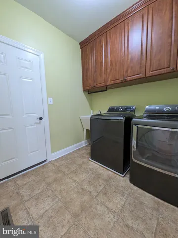 a view of a back yard of the house