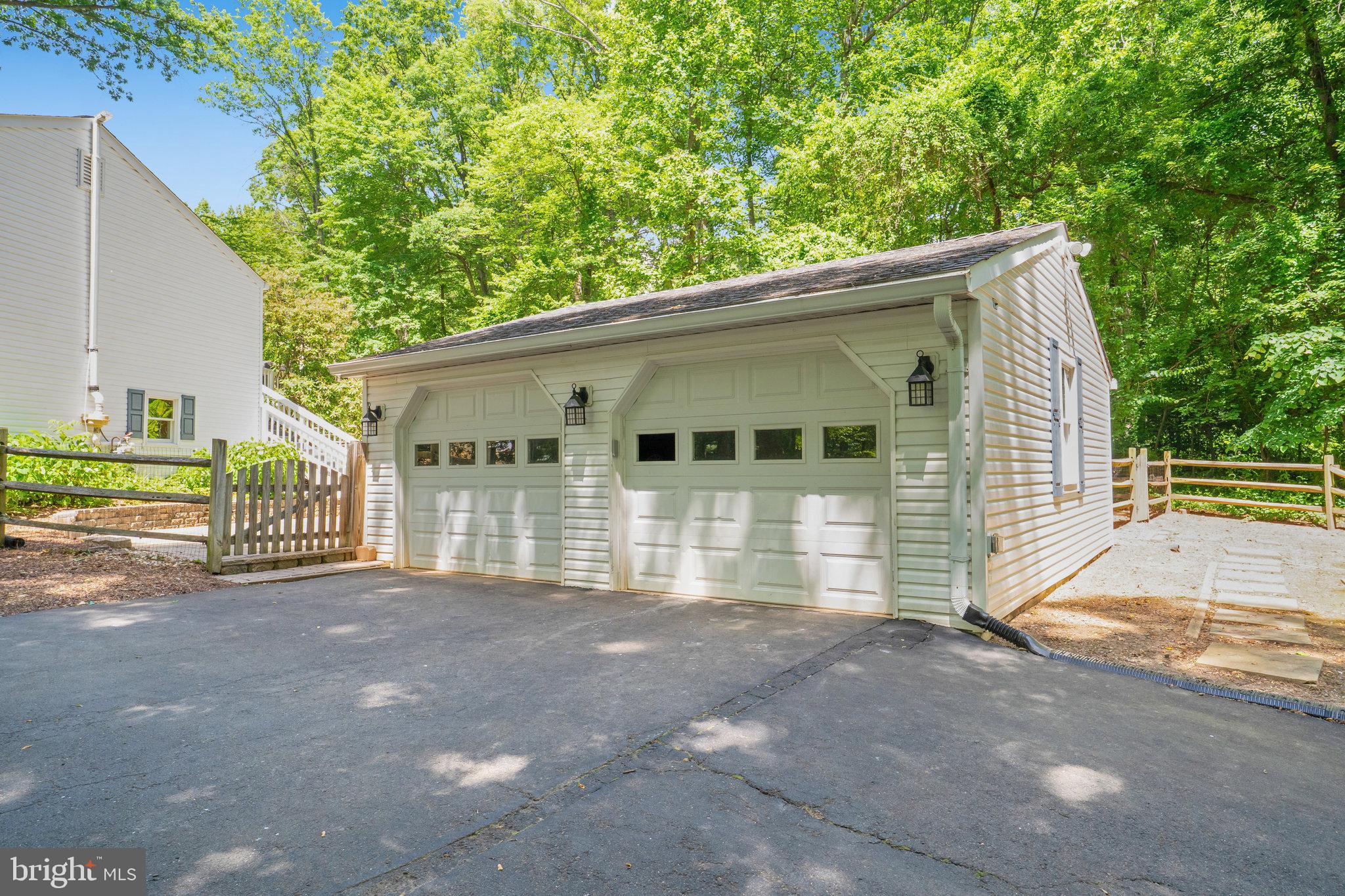 11921 Appling Valley Road Fairfax, VA 22030 - Photo 3 of 30 Gallery Image 3