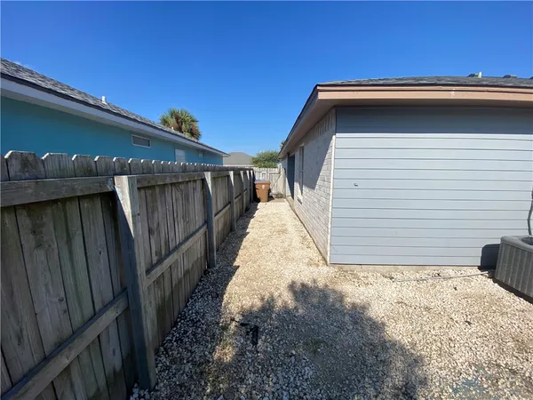 $1,650 | 15410 Cruiser Street, Unit B, Corpus Christi, TX 78418